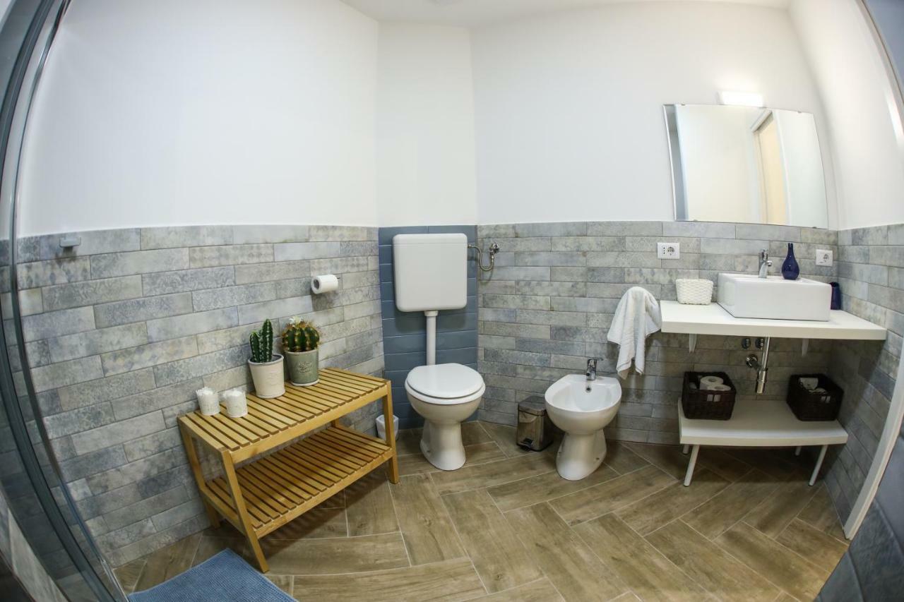 La Maisonette At Duomo Apartman Nápoly Kültér fotó